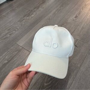 Alo white trucker hat (price firm)